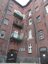 Mysłowice: MZGK demontuje niebezpieczne balkony. Pierwsze zdjęto na Szymanowskiego 2
