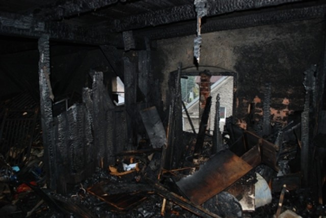 Podpalony przez 36-latka strych jednego z budynków przy ul. Kłodzkiej w Głuszycy