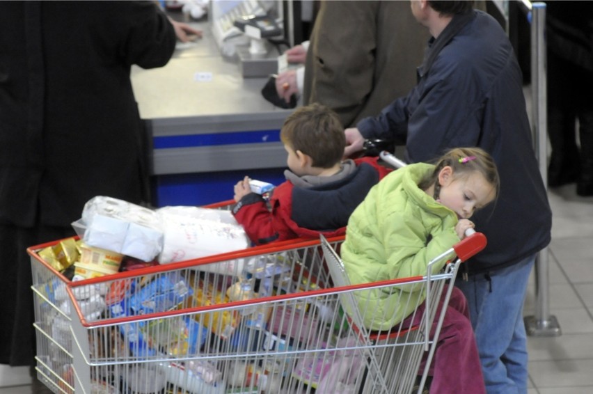 Zakaz handlu w niedzielę. Polacy są przeciwni