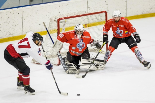 Ekipa znad Brdy uległa na własnym lodowisku Capitals Warszawa 3:15 w meczu 2. kolejki grupy północnej II ligi. ZOBACZ ZDJĘCIA >>>>