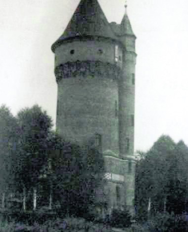 Widok wieży i pomieszczeń dla strażnika więziennego w 1910 roku