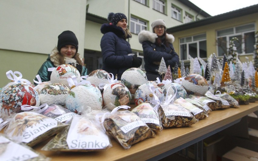 Mnóstwo ciekawych lokalnych produktów i tłumy na Świątecznym...