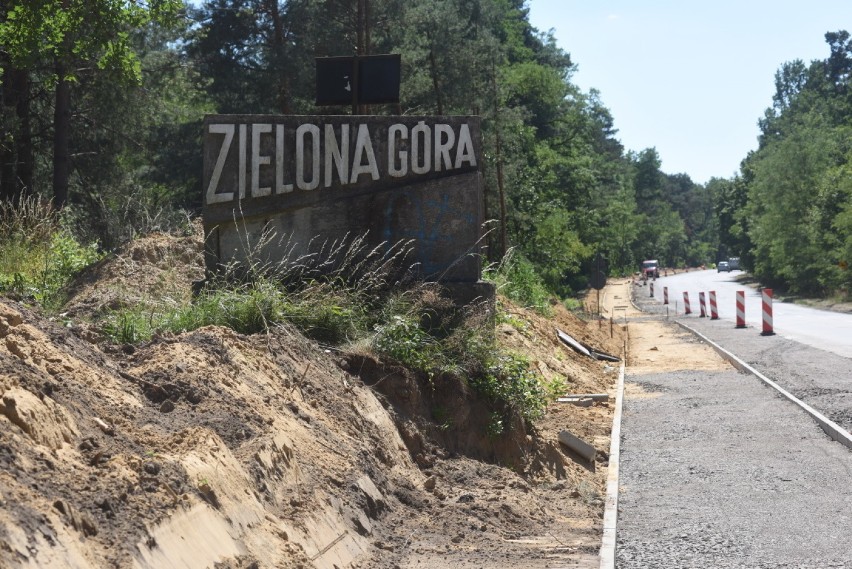 Co dzieje się na trasie Zielona Góra - Cigacice? Zobacz, jak powstaje nowa ścieżka rowerowa [ZDJĘCIA] 