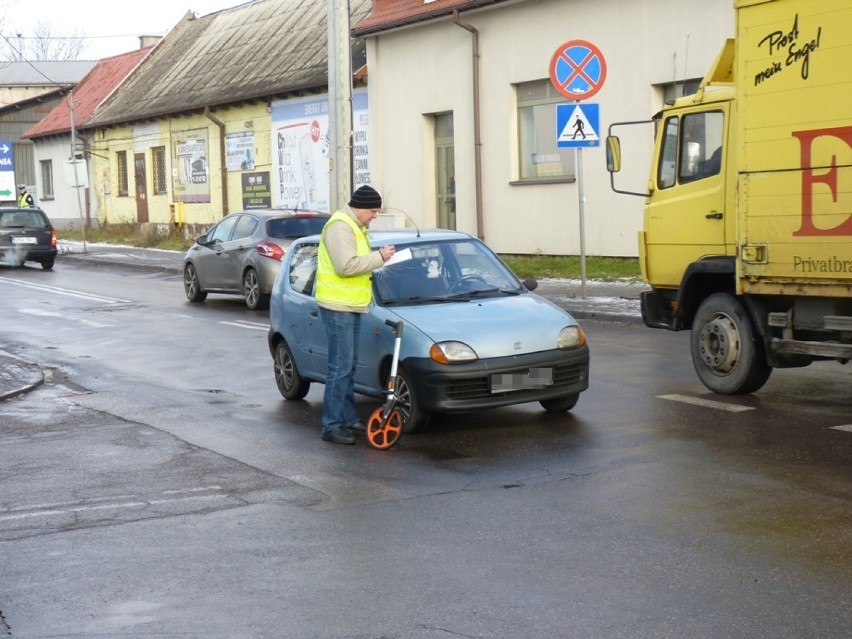 Dwie osoby potrącone na przejściu na ul. Krasickiego w...
