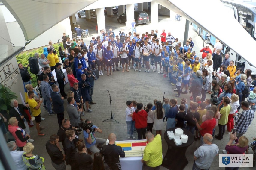 Dynamo Kijów hucznie powitane w Uniejowie. Reprezentanci Ukrainy w Lidze Mistrzów tu szlifują formę przed meczem z Fenerbahce Stambuł FOTO