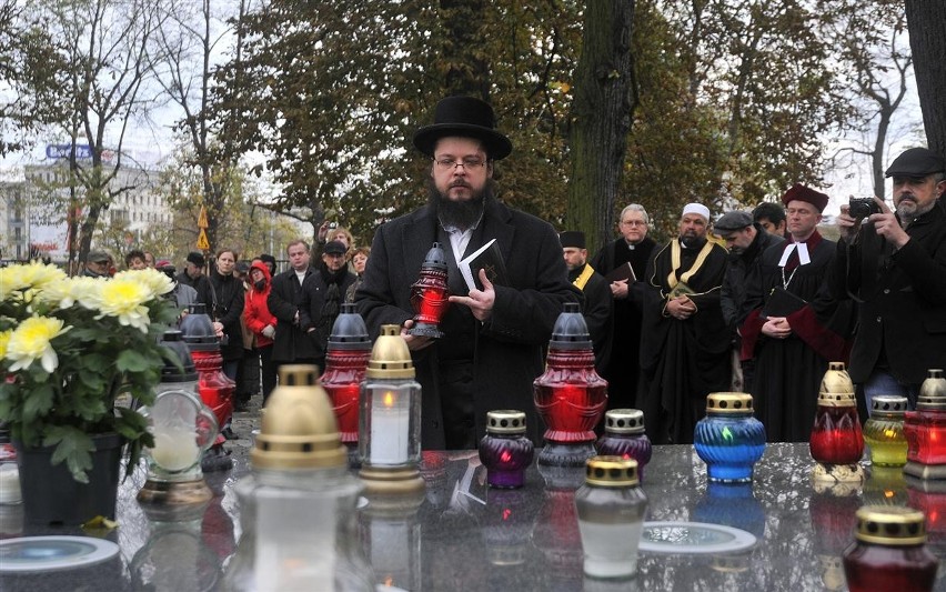 Wspólna modlitwa za zmarłych na Cmentarzu Wszystkich...