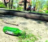 Bronowice: Park i plac zabaw straszą brudem