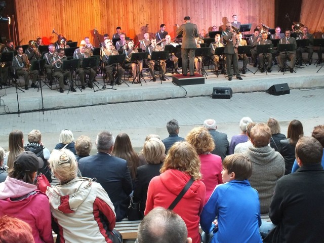 Starachowicki Amfiteatr znakomicie nadaje się na koncerty tak licznych zespołów, jak wojskowa orkiestra