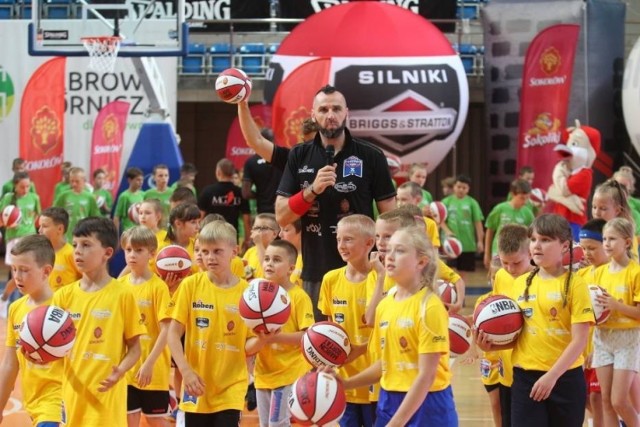 Marcin Gortat Camp gościł już w dąbrowskiej hali Centrum w 2017 roku 

Zobacz kolejne zdjęcia/plansze. Przesuwaj zdjęcia w prawo - naciśnij strzałkę lub przycisk NASTĘPNE