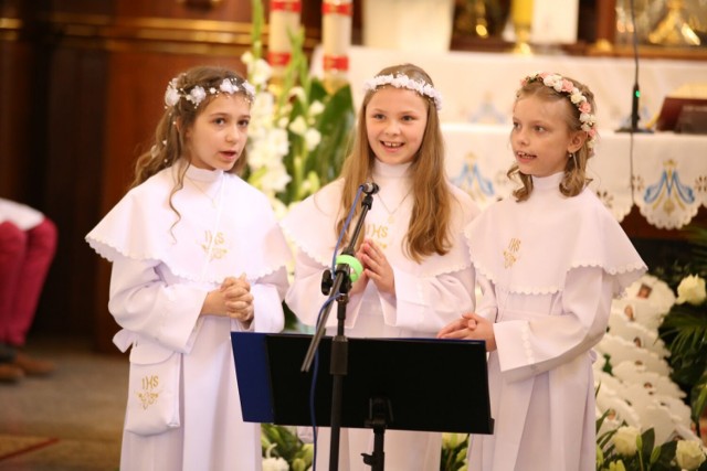 W niedzielę, 22 maja w parafii pod wezwaniem św. Marii Magdaleny w Koninie dzieci przyjęły sakrament.
