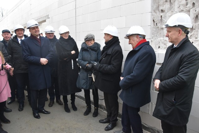 Wmurowanie aktu erekcyjnego pod budowę nowego przedszkola w Glinnie