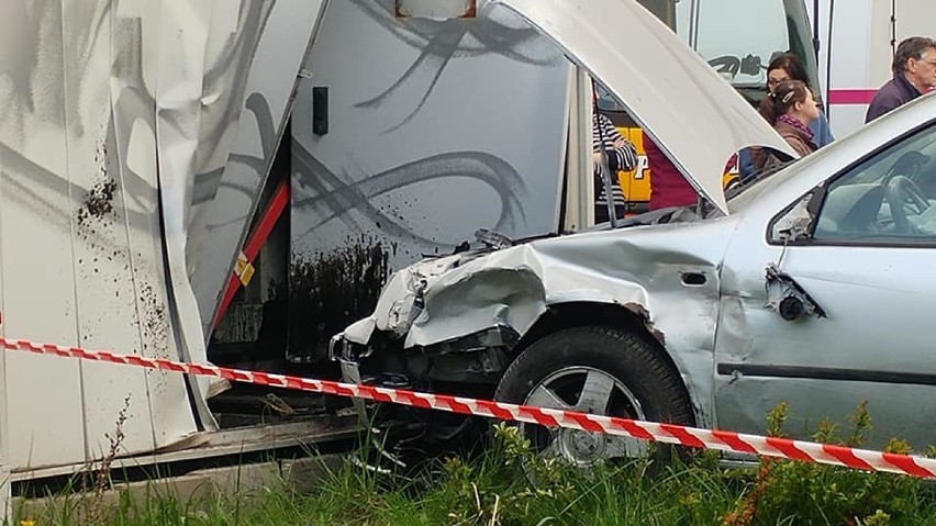 Wypadek w Kłobucku. Samochód wjechał w stację transformatorową