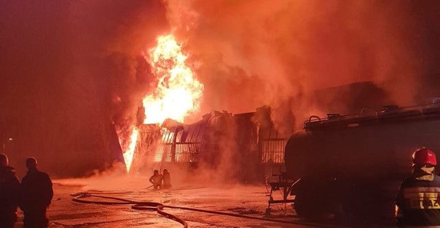 Pożar hali przy ul. Dąbrowskiej w Jaworznie