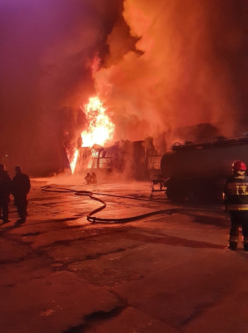 Pożar hali przy ul. Dąbrowskiej w Jaworznie