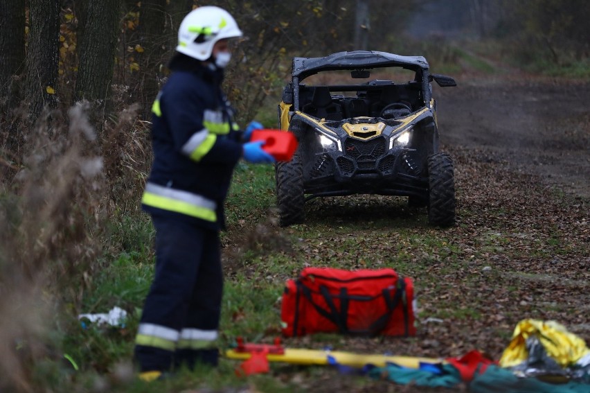 Zdarzenie z udziałem kierowcy i pasażera quada w lesie w...