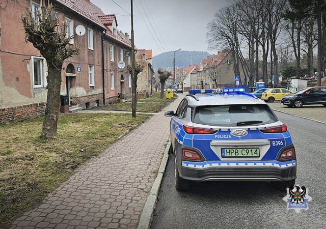 Nastolatka z Wałbrzycha ostrzegła rodziców o samobójstwie. Szukali jej policjanci w Wałbrzychu i okolicy