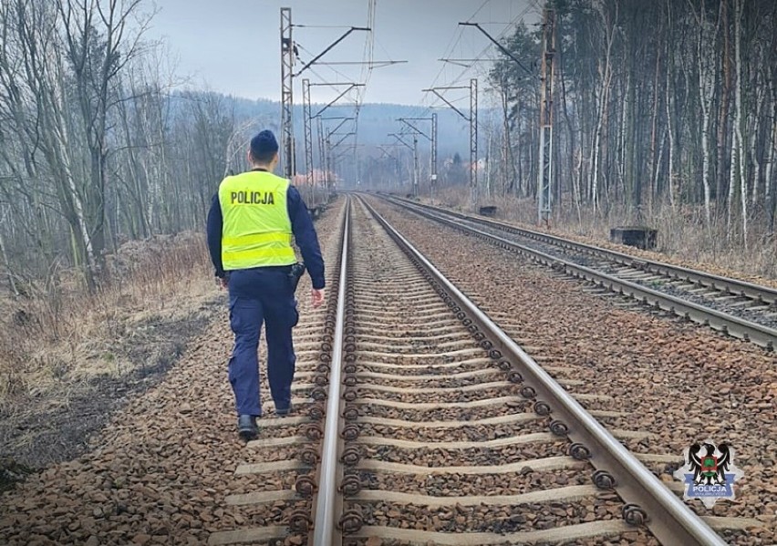 Nastolatka z Wałbrzycha ostrzegła rodziców o samobójstwie....