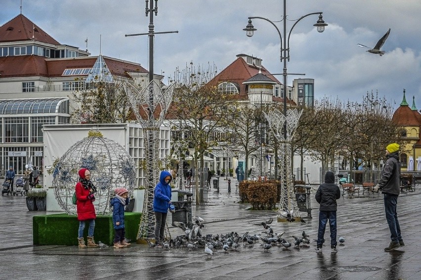 Boże Narodzenie 2020 w Sopocie. Mieszkańcy i turyści chętnie...