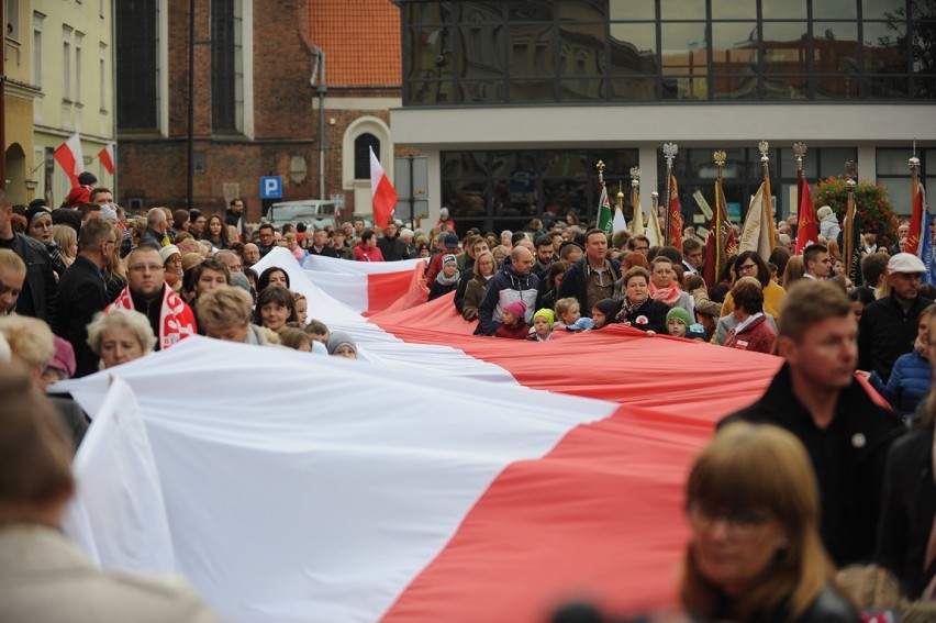 Niepodległościowe uroczystości w oleśnickim Rynku (ZDJĘCIA I FILMY)