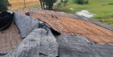 W Roztokach koło Sośna wiatr zerwał dach z budynków inwentarskich
