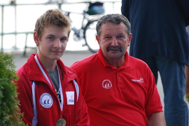 Wiktor Wieruszewski (Fala Lublin) ze swoim trenerem Zbigniewem Świderskim