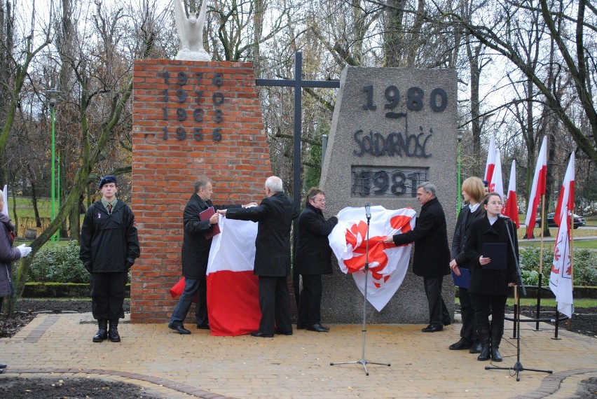 Tczew. Obchody Święta Niepodległości z odsłonięciem pomnika Solidarności (ZOBACZ ZDJĘCIA)