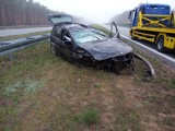  Pijana 21-letnia kierująca BMW uderzyła w bariery na autostradzie A1 w powiecie aleksandrowskim [zdjęcia]