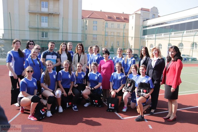 Danuta Dmowska-Andrzejuk, minister sportu, odwiedziła Zespół Szkół Katolickich im. J. Długosza we Włocławku.