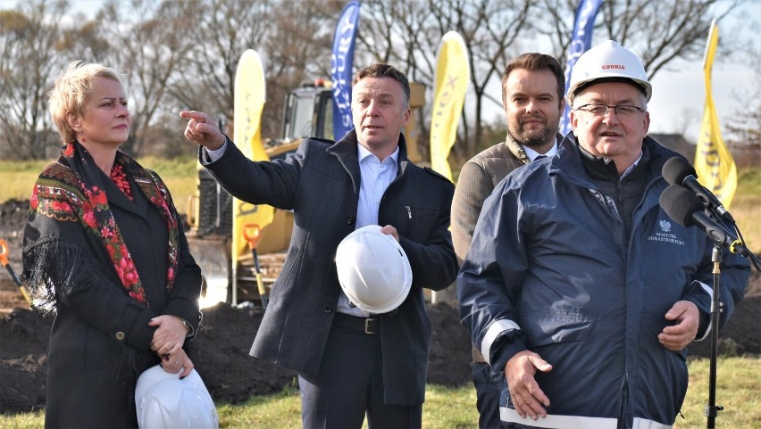 Minister Adamczyk: na budowę obwodnicy Oświęcimia czekało całe pokolenie mieszkańców. Połączy się z drogą ekspresową S1