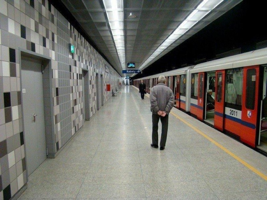 Weekendowe utrudnienia w metrze. Jak dostać się na stacje...