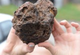 W okolicach Domecka spadł meteoryt. Mieszkańców o kamieniu z kosmosu poinformował ksiądz