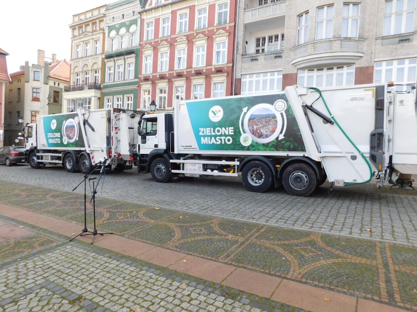 W Wałbrzychu zaprezentowano nowe śmieciarki