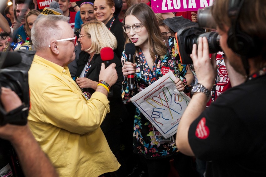 27. Finał WOŚP w Warszawie. Zła pogoda nie przeszkadza w dobrej zabawie! [WIDEO, ZDJĘCIA]