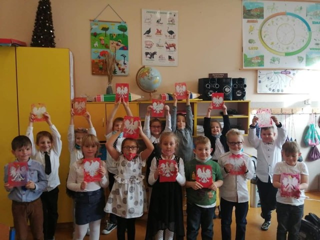 Święto Niepodległości. Dzieci malowały i kolorowały godło Polski