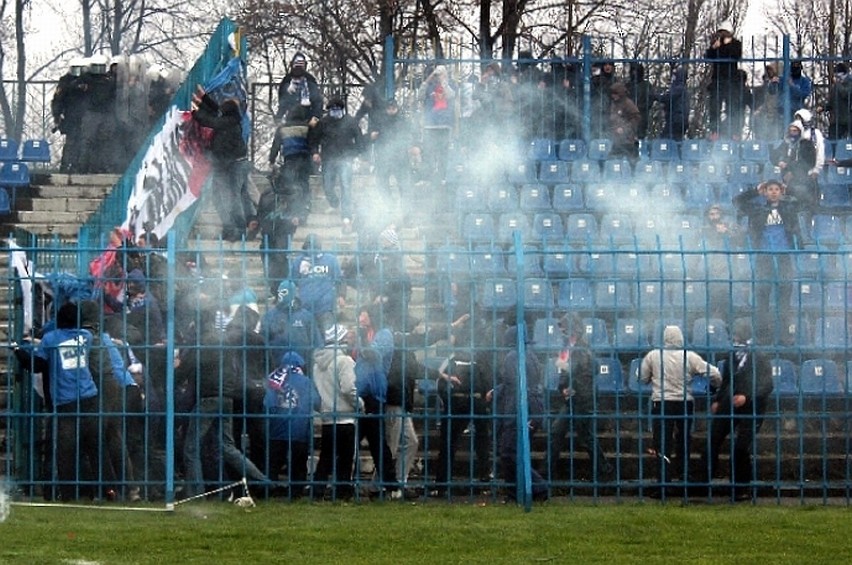 Podczas Wielkich Derbów Śląska doszło do starć kiboli Ruchu...