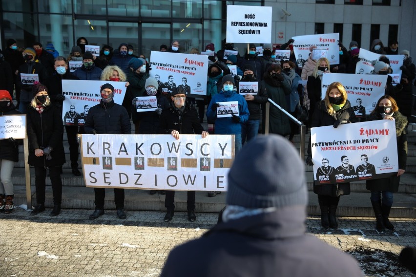 Kraków. Działacze Komitetu Odbudowy Demokracji wspierają niezależnych sędziów [ZDJĘCIA]
