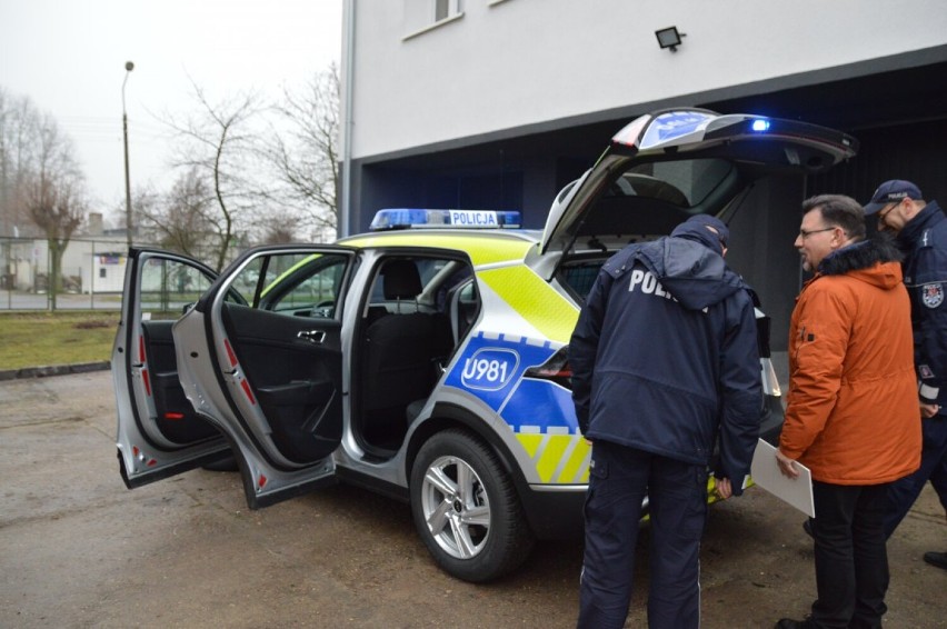 Nowy radiowóz dla policjantów z Komisariatu Policji w Krajence