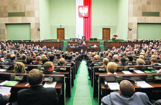 Pierwsza próba

6 września 2007 roku grupa 23 posłów złożyła pierwszy projekt nowelizacji ustawy o mniejszościach narodowych, etnicznych i o języku regionalnym, by zmienić status języka śląskiego i uznać go za język regionalny. Inicjatorem był katowiczanin, poseł Krzysztof Szyga.