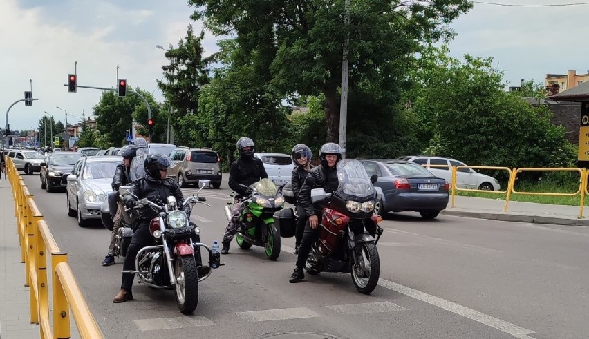 VIII Zlot Motocyklowy w Żmudzi. Nie zabrakło parady z udziałem motocyklistów. Zobacz zdjęcia