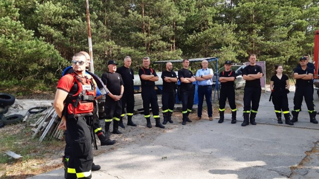 Ćwiczenia strażaków Specjalistycznej Grupy Ratownictwa Wodno - Nurkowego w Piotrkowie na Zalewie Sulejowskim