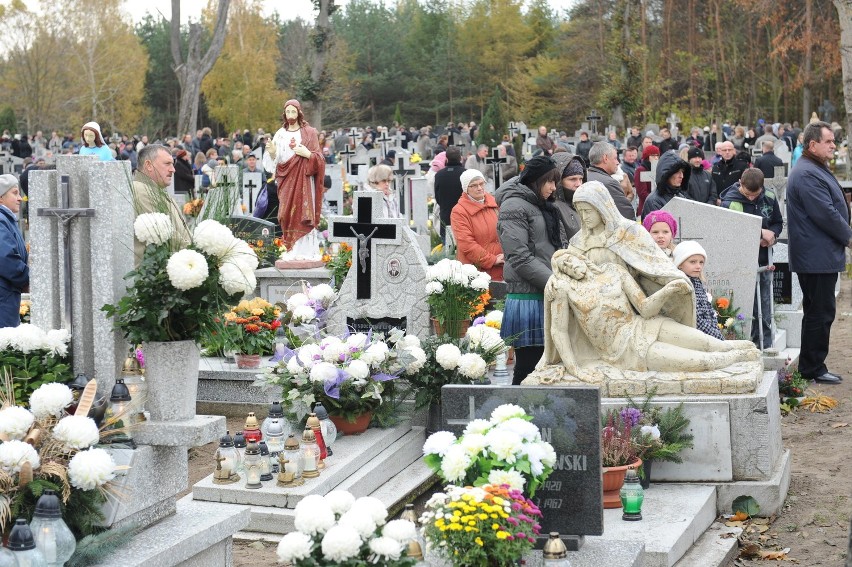 Dzień Wszystkich Świętych w Sztumie: Odwiedziliśmy cmentarze [ZDJĘCIA]