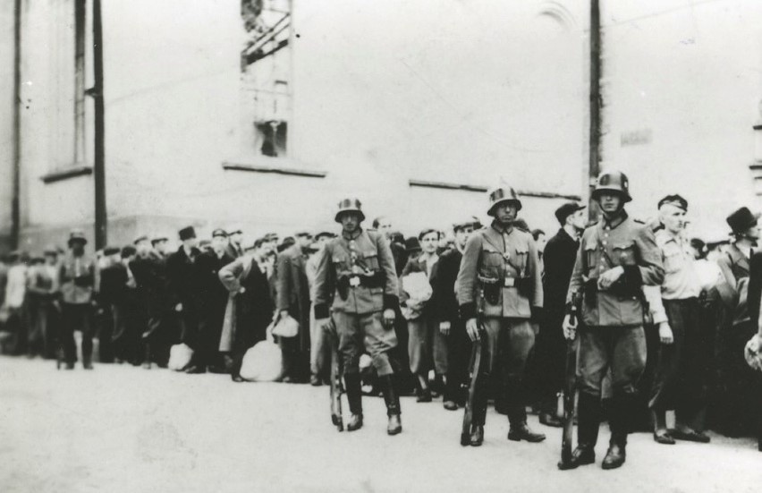 14 czerwca 1940 roku Niemcy skierowali z więzienia w...