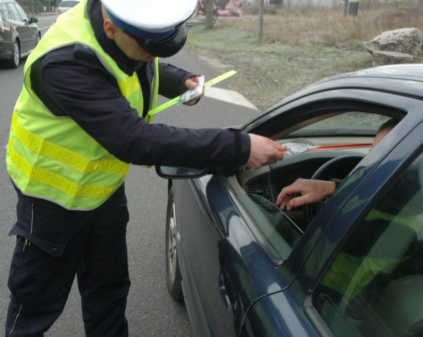 Lubartów. Światowy Dzień Pamięci Ofiar Wypadków Drogowych - policjanci promują bezpieczeństwo