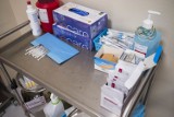 Koronawirus szaleje. Mieszkańcy powiatu oleśnickiego przyjmują szczepionkę. Jak na nią reagują? 