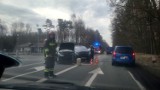 Wypadek w Tryszczynie pod Bydgoszczą. Zderzyły się dwa auta, dwie osoby zostały ranne