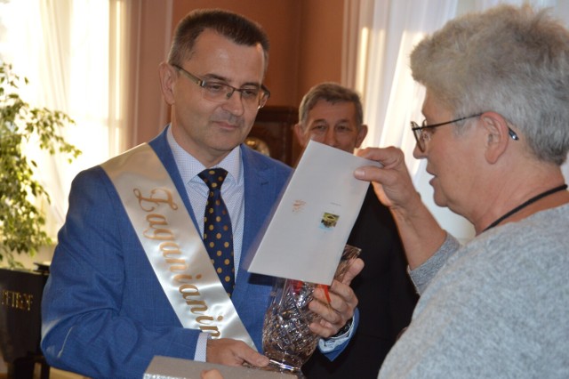 W piątek 8 października 2021 w Żagańskim Pałacu Kultury po raz 24 został wybrany Żaganianin Roku! Hubert Dziedzic i Halina Dobrakowska, przewodnicząca TPŻ