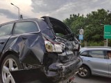Wypadek na drodze krajowej nr 45 w Zawadzie. Tir najechał na tył audi na wyjeździe z Opola