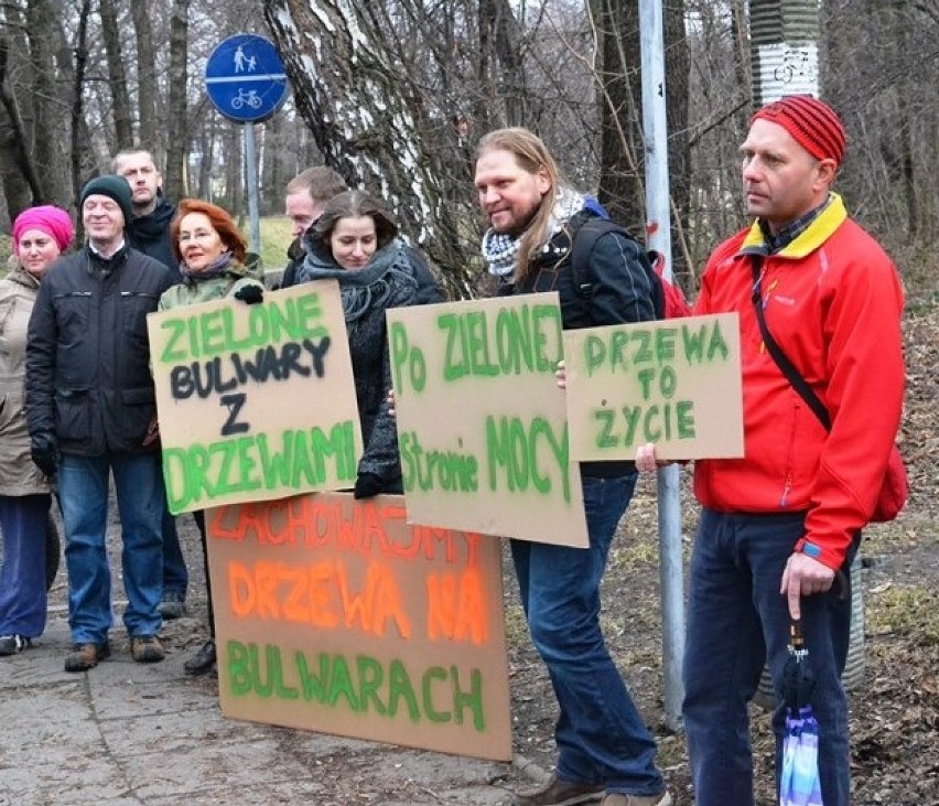 Manifestacja w obronie drzew na Bulwarach Straceńskich w...