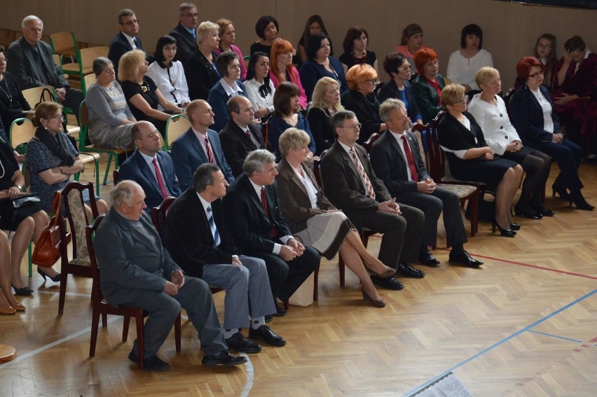 Burmistrz Łowicza przyznał nagrody finansowe z okazji DEN. Kto dostanie po 2,7 tys. zł? (Zdjęcia)