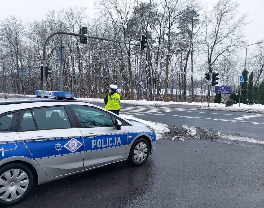 - Od kilku dni drogi są śliskie, a opady śniegu utrudniają...